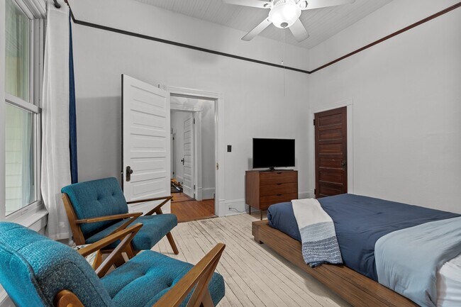 Building Photo - 802 N Poplar St