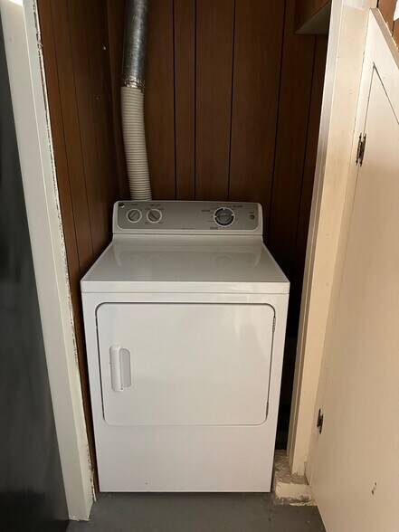 Building Photo - 2302 Willow Creek Dr