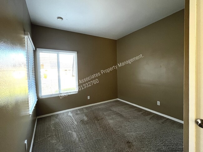 Building Photo - 202 Larkspur Dr