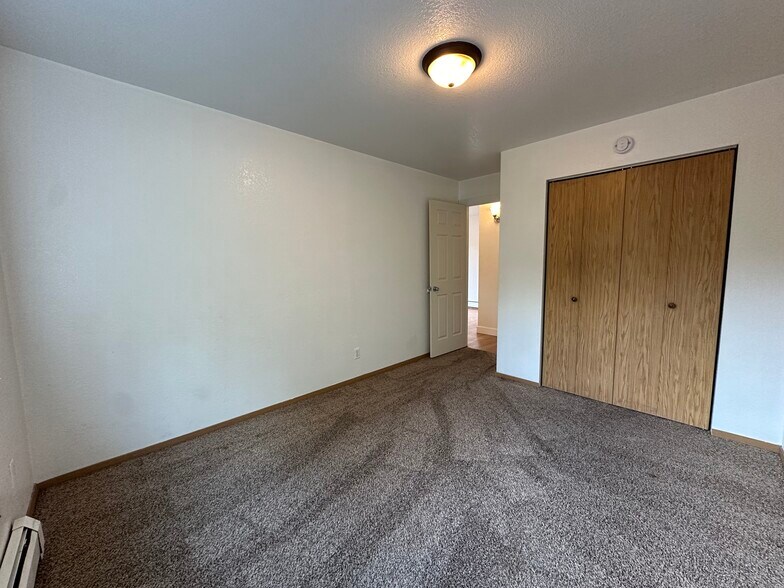 Building Photo - 1180 N Elsinore Ave