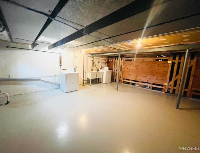 Building Photo - 110 Charter Oaks Dr