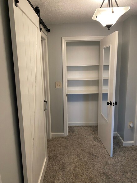 Building Photo - 105 Elmwood Dr