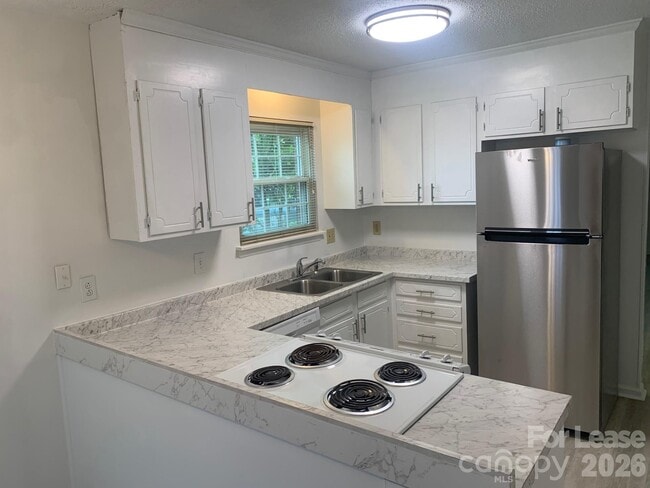 Building Photo - 10700 Blue Heron Dr