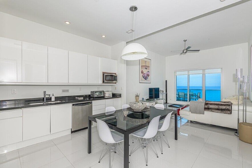 Building Photo - 2301 Collins Ave