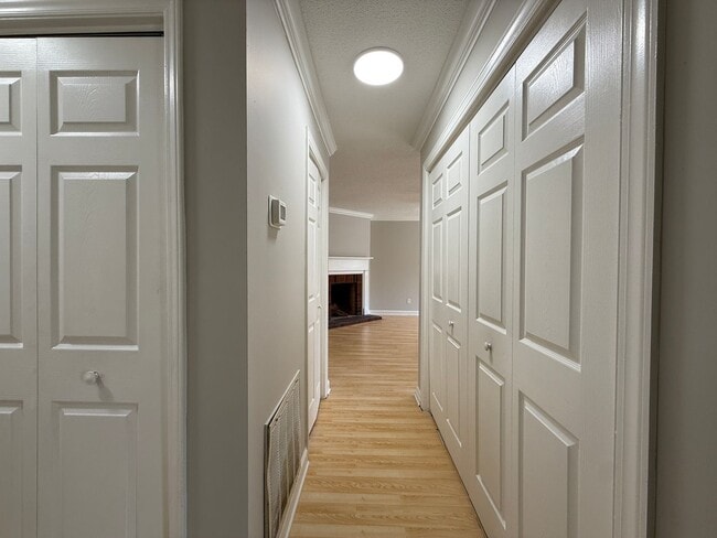 Building Photo - Spacious Two Bedroom, 2nd Floor Condo with...