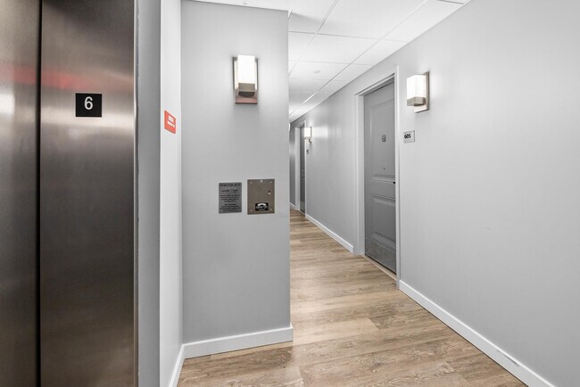 Building Photo - 95 Broadway-SI ID1240378P