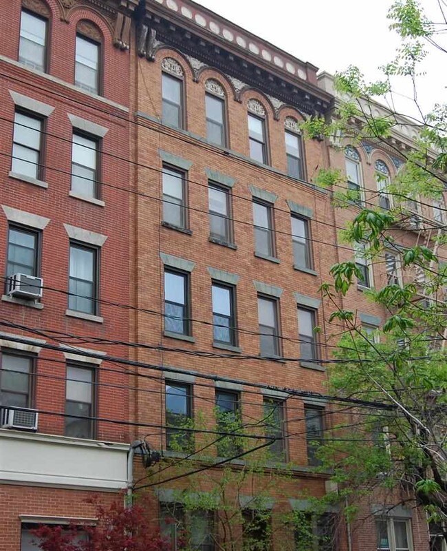 Building Photo - 816 Willow Ave