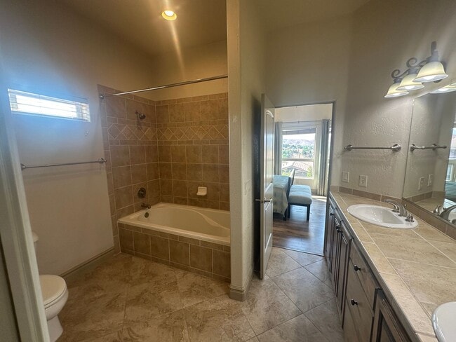 Building Photo - Bella Terrazza Condo