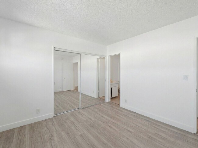 Building Photo - 6828 Fulton Ave