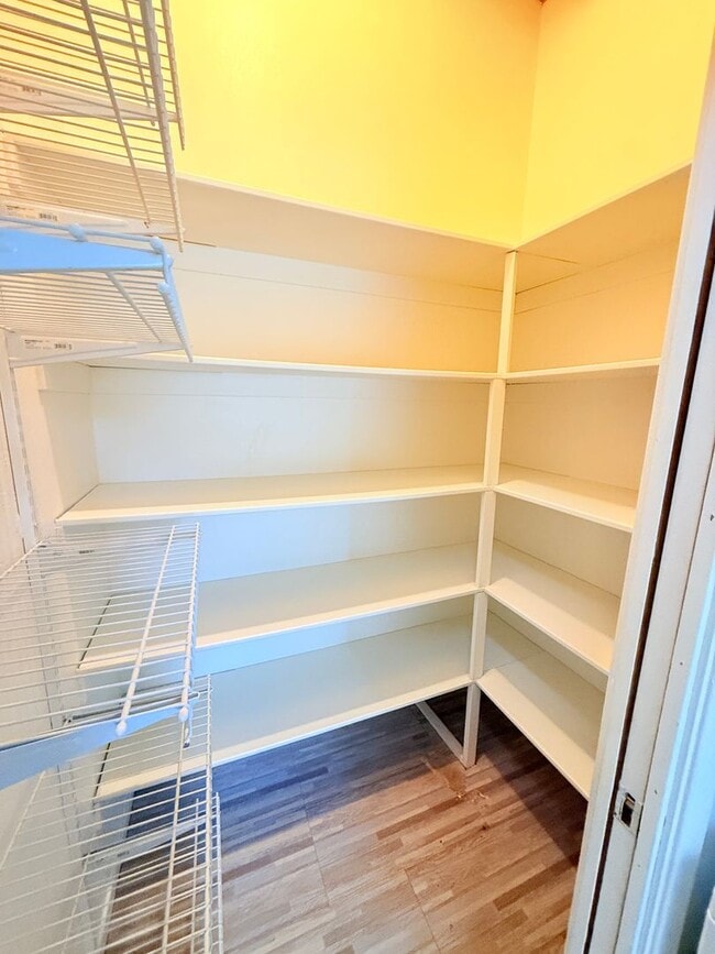 Building Photo - 401 N Lupine St