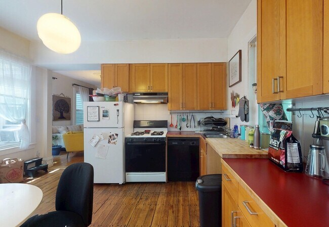 Building Photo - 34 Essex St