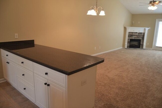 Building Photo - Cute 2 Bedroom Townhouse - Close to Shopping & Restaurants! Near I-20 and Washington Rd