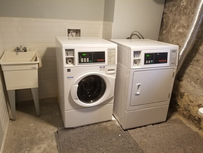 Building Photo - 29 W Tremlett St