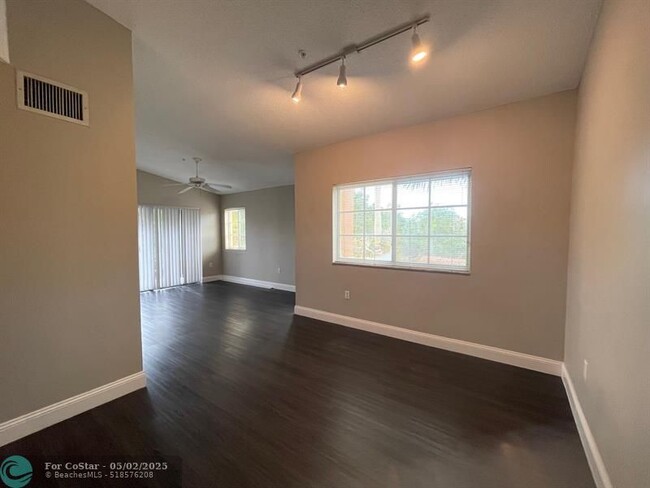 Building Photo - 4824 N State Rd 7