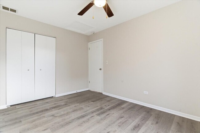 Building Photo - 37446 E Park Ln