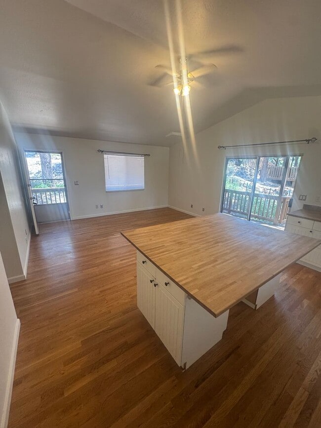 Building Photo - Charming Home in Kachina Village- Ready fo...