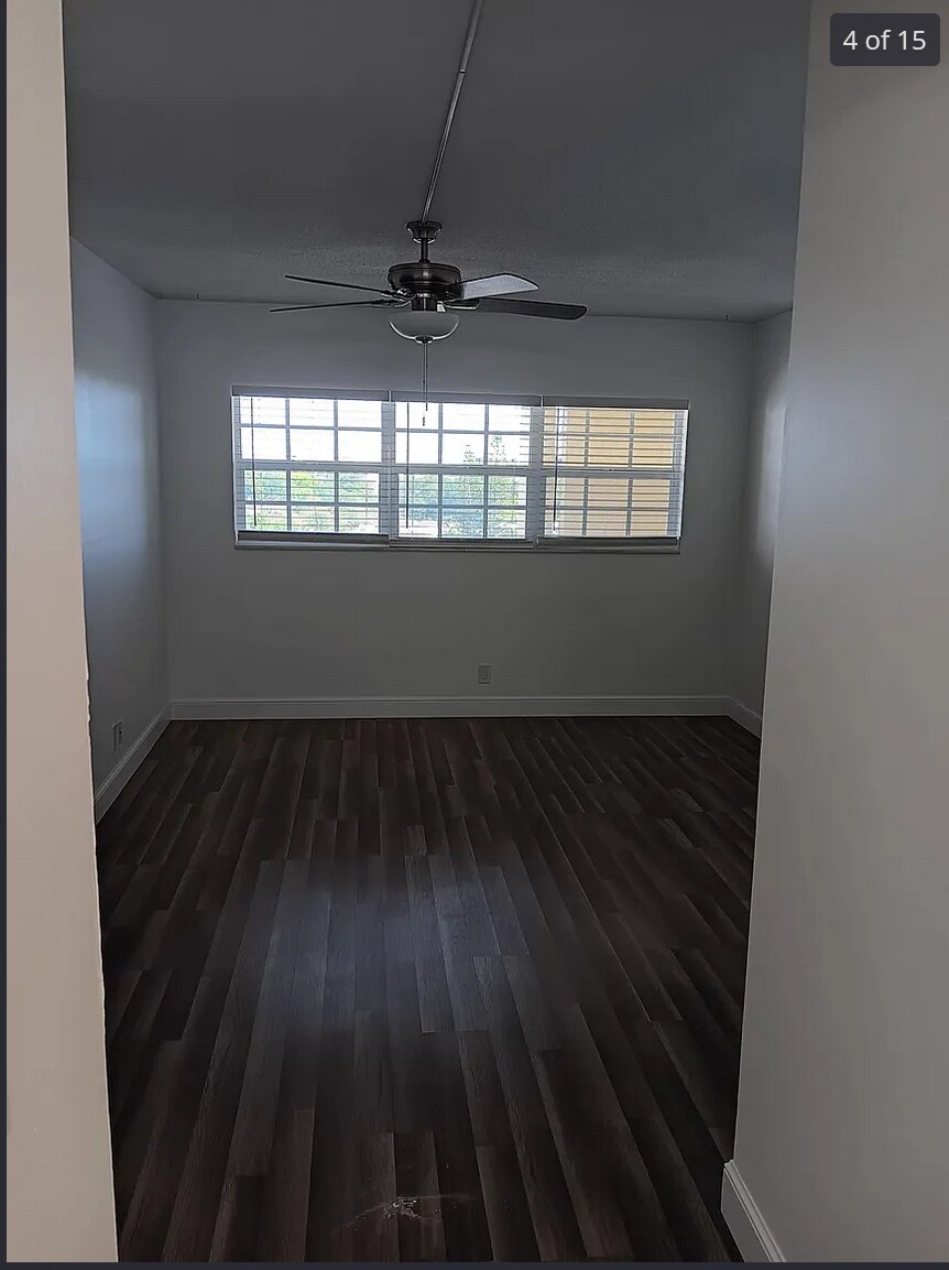 master bedroom - 3050 N Palm Aire Dr