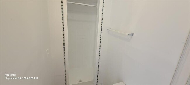 Building Photo - 2027 Bentley St