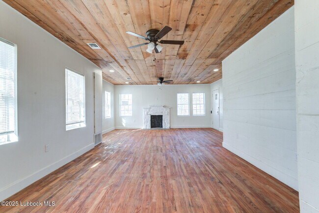 Building Photo - 1701 32nd St