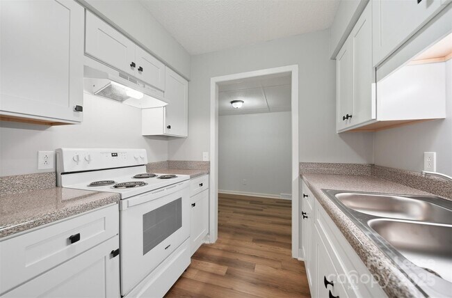 Building Photo - 824 6th St NW