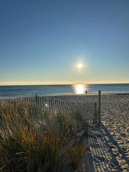 1 MILE FROM OCEAN - 903 Catherine St