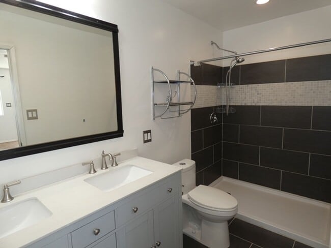 Building Photo - Single Story 2 Bedroom 2 Bath Casita Utilities Included