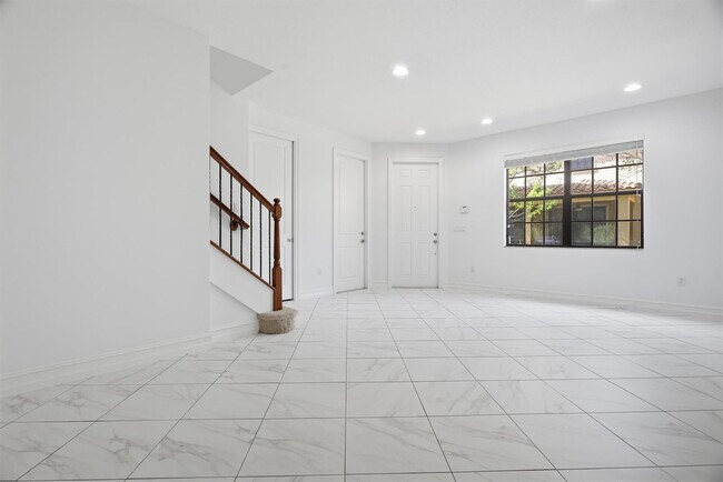 Building Photo - 13023 Riverwalk Cir S