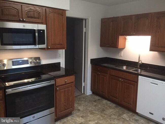 Building Photo - 14827 Belle Ami Dr