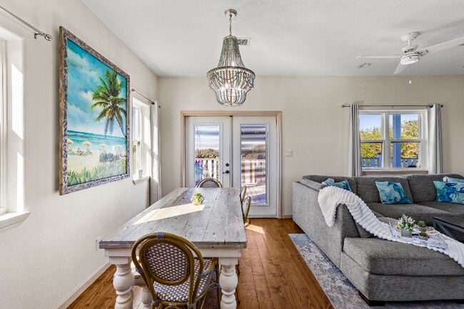 Building Photo - 14204 Miramar Dr