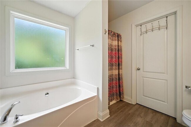 Building Photo - 301 Parkmont Way