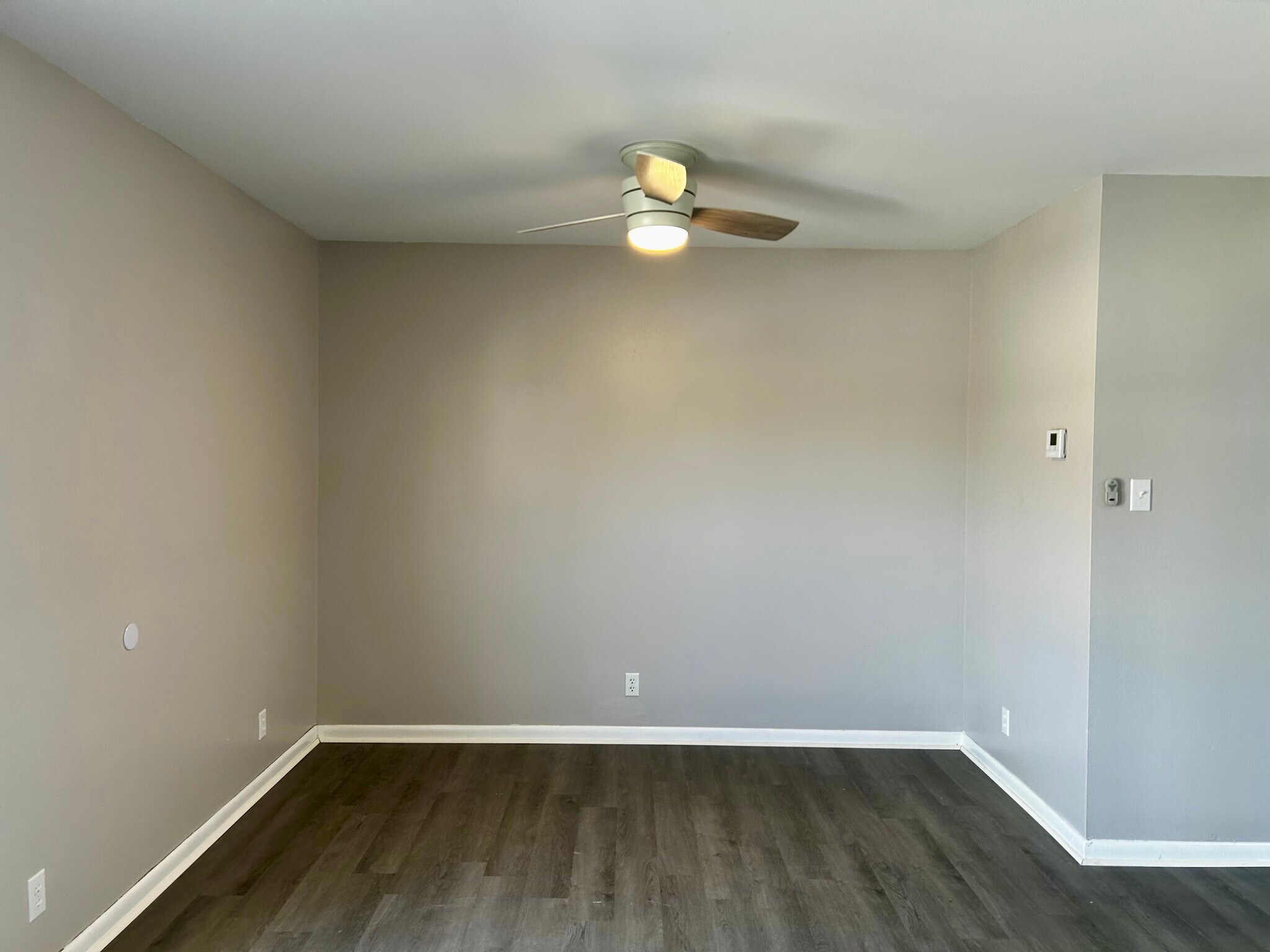 Building Photo - 305 Greenbriar St