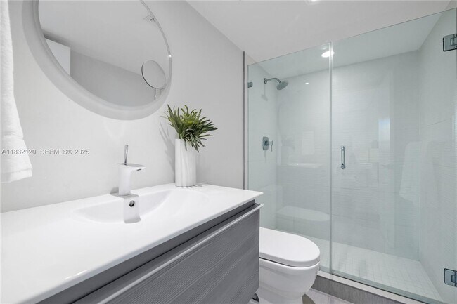 Building Photo - 615 Ocean Dr