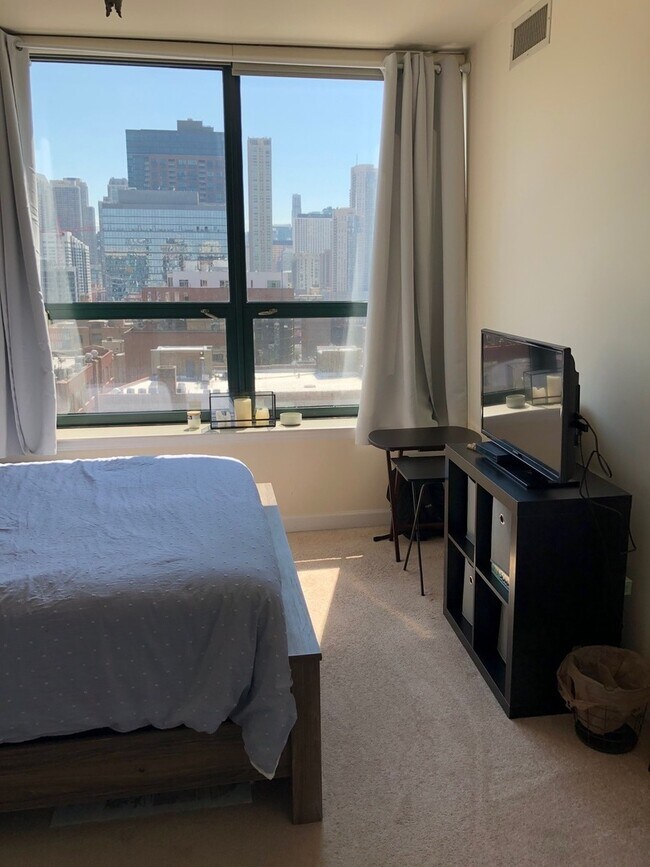 Building Photo - 400 W Ontario St