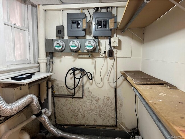 Building Photo - 189 Elm St