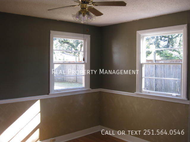 Building Photo - 5105 Pineview Ln S