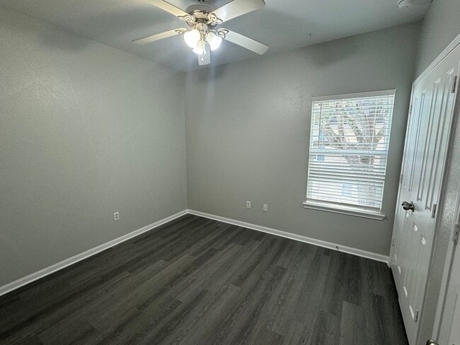 Building Photo - Beautiful 3/2 house in Biloxi
