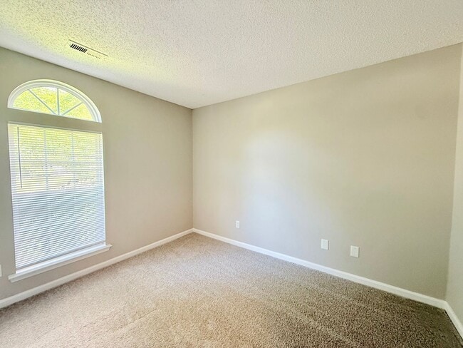 Building Photo - 1706 Oakdale Green Dr