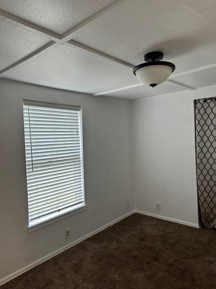 Building Photo - 8323 SE 62nd Ave