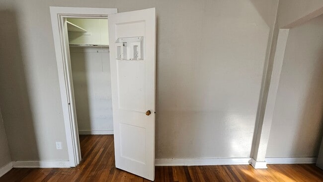 Building Photo - 1 bed with yard! Condo near UNM!