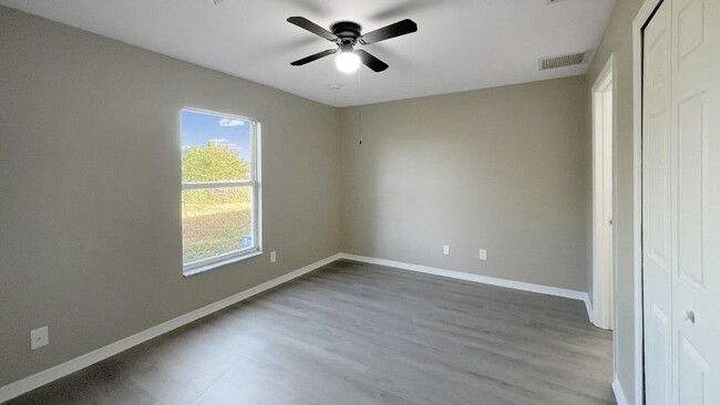 Building Photo - 2602 Sunniland Blvd
