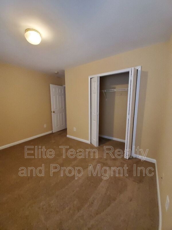 Building Photo - 10903 Chastain Parc Dr