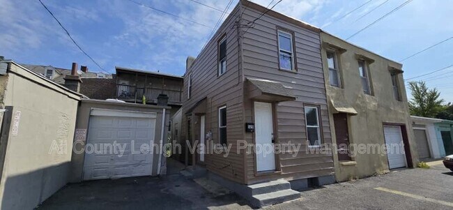 Primary Photo - 525 N Plum St