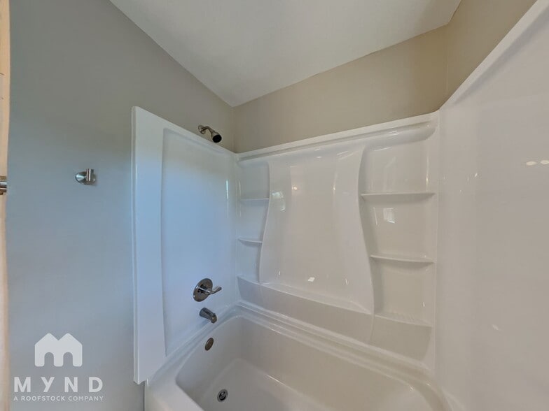 Building Photo - 2945 Botany Dr