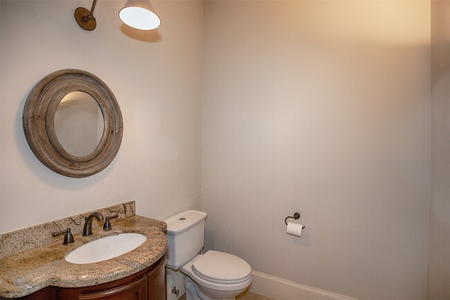 Building Photo - 611 Park Ln