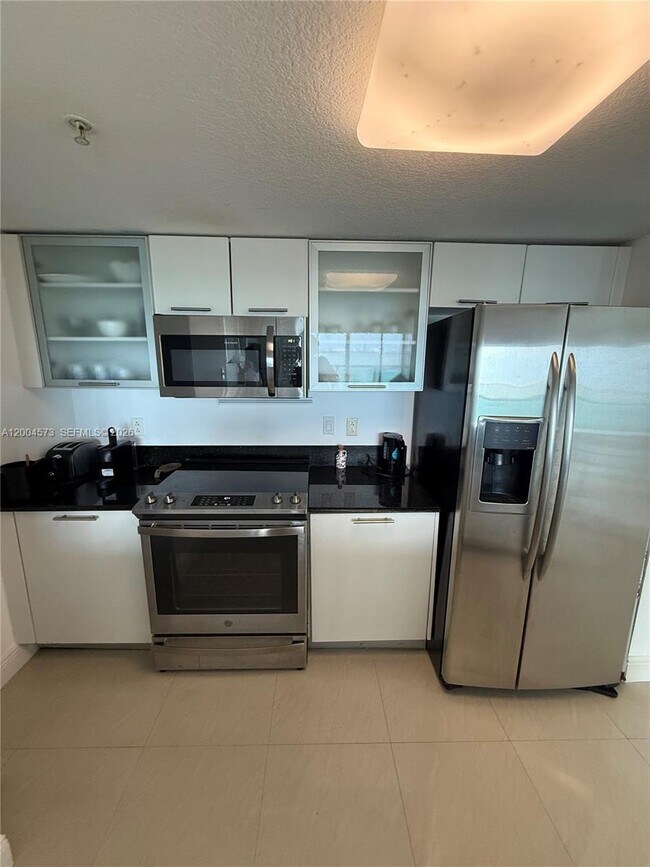 Building Photo - 1800 N Bayshore Dr