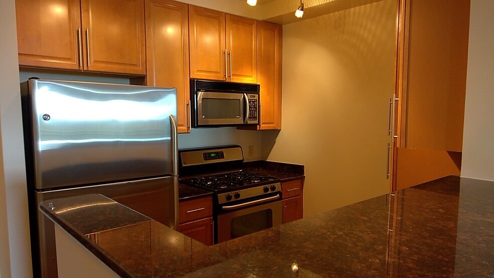 Building Photo - 11760 Sunrise Valley Dr