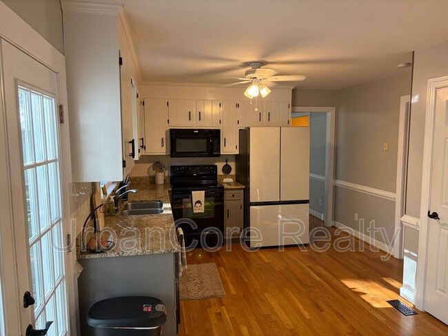 Building Photo - 7949 Flag Tail Dr