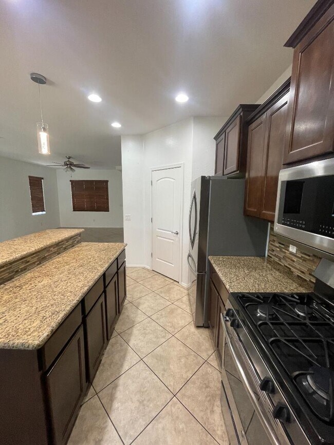 Building Photo - 4425 E Muriel Dr