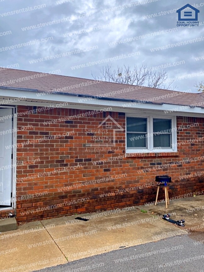 Building Photo - 500 Skyline Dr