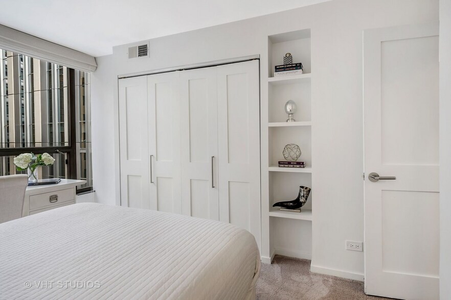 Building Photo - 230 E Ontario St